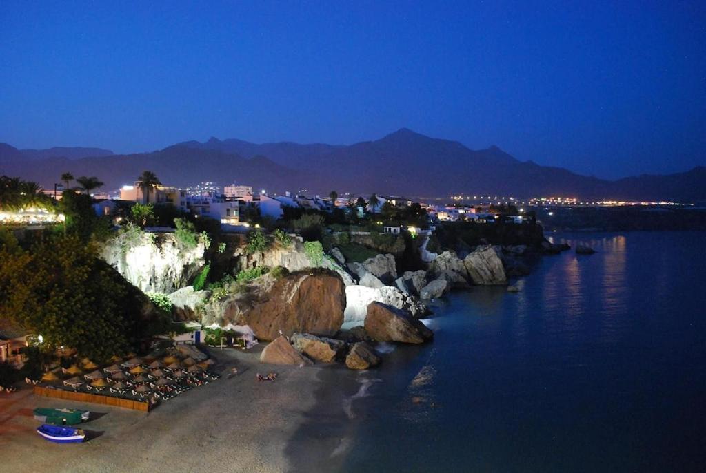 Edificio Verdemar - Stunning 1 Bed Apartment With Pool & Sea Views 内尔哈 外观 照片